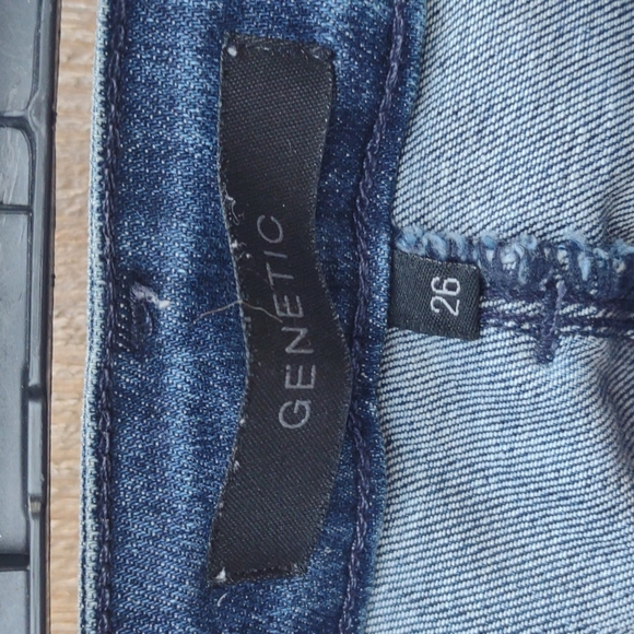 Genetic Denim Leaf fit and flare distressed jeans - Picture 2 of 11